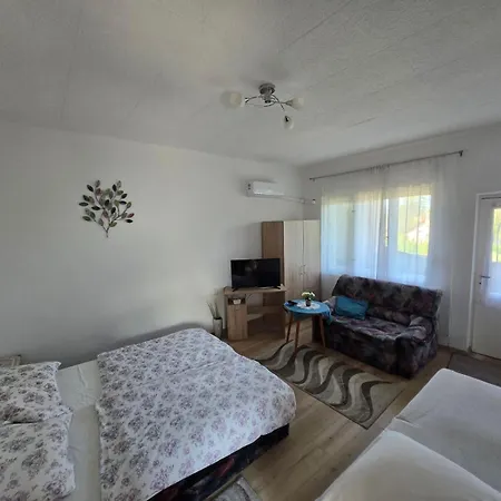 Daire Vilagosi Apartmanhaz *